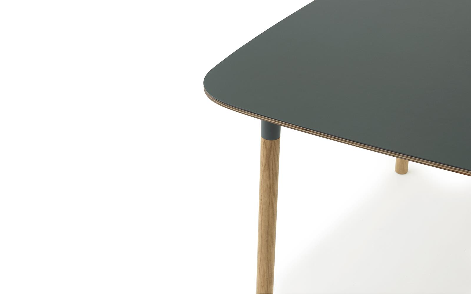 Form Table 120 x 120 cm3