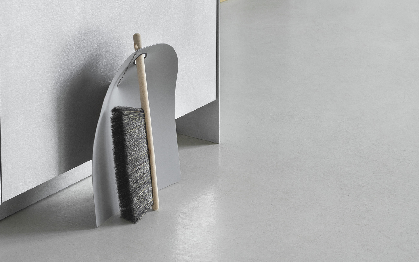 Dustpan and broom Normann Copenhagen