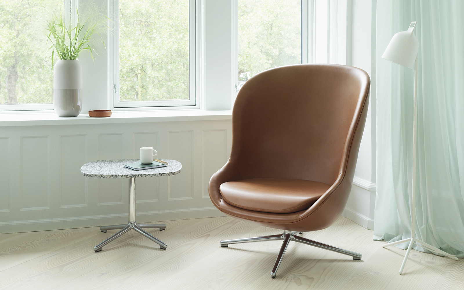 Hyg Lounge Chair High Swivel Alu Ultra Leather