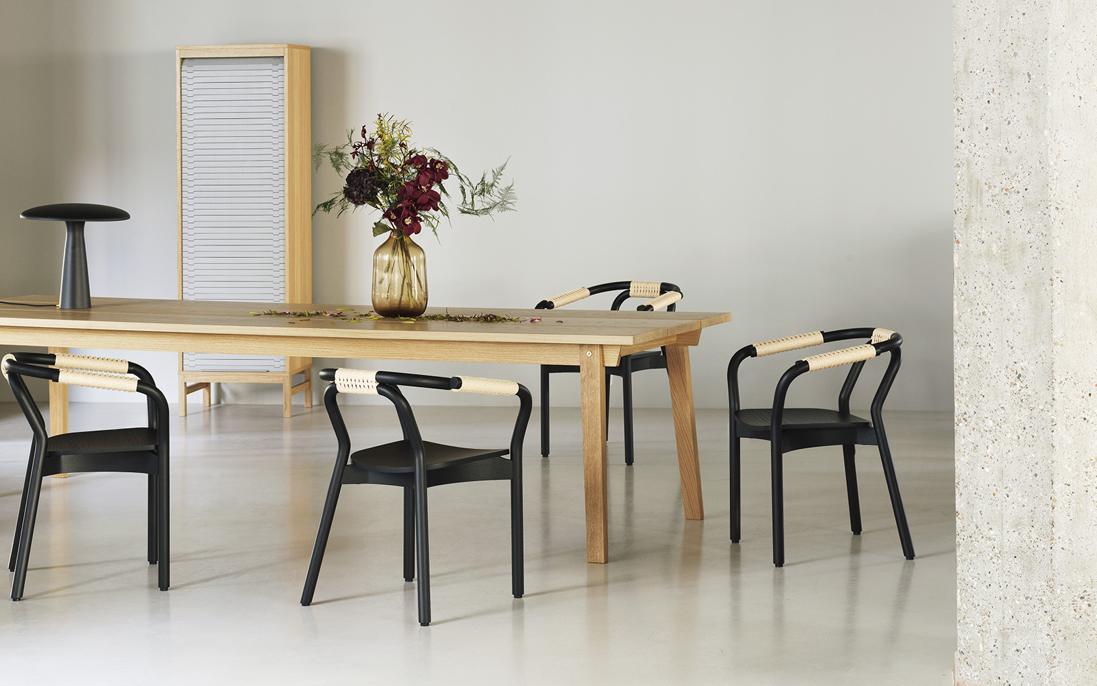 Knot chair Black Nature Slice Table Normann Copenhagen
