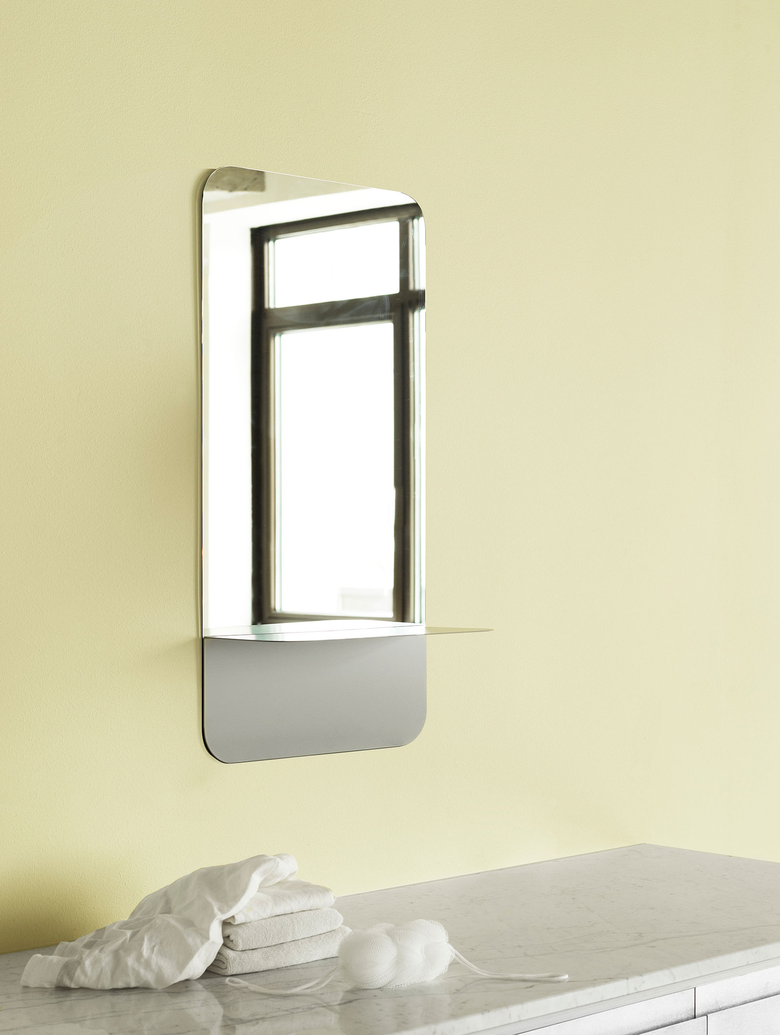 Horizon mirror with integrated shelf