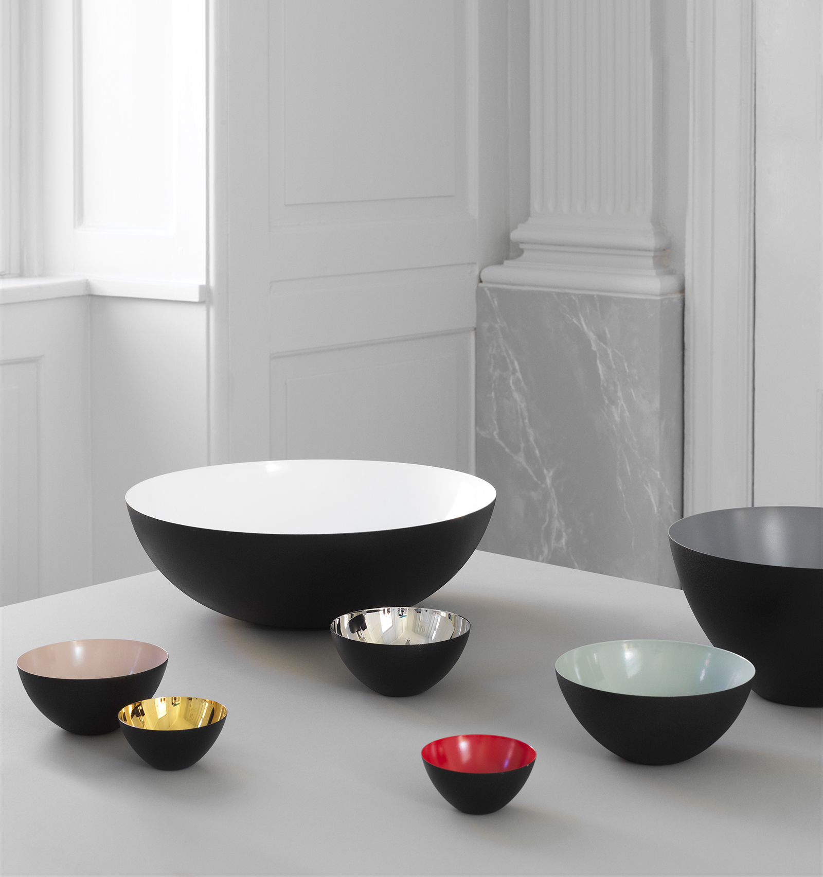 A group of Krenit bowls in varying sizes and colors