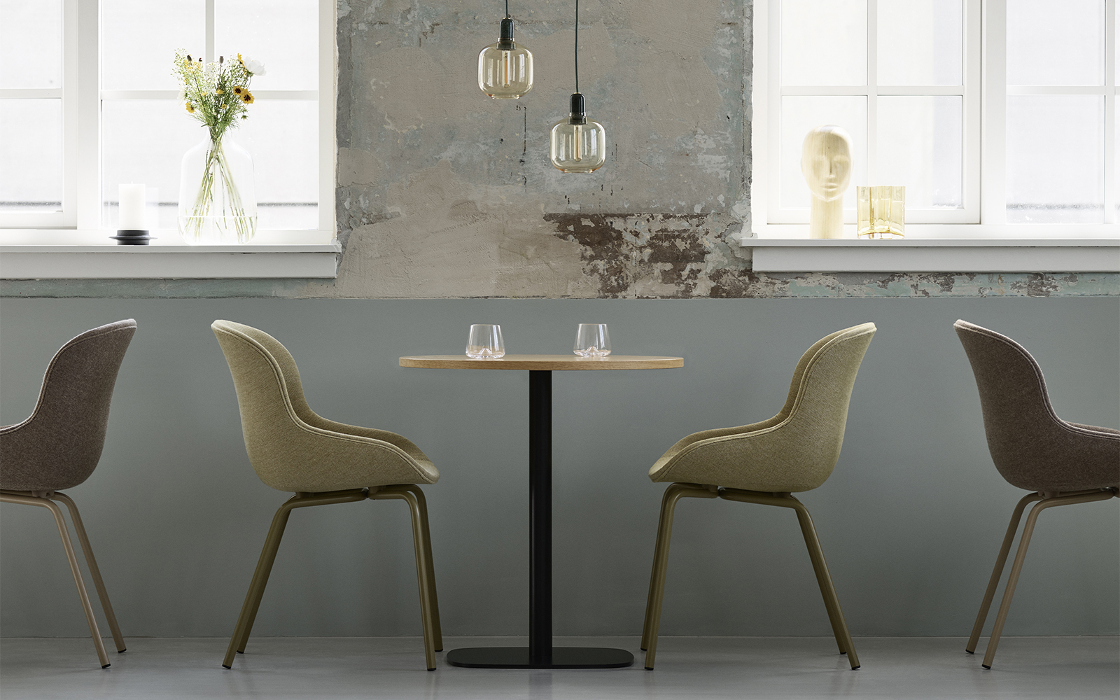 The Hyg family accommodates interior needs of private living rooms and dining rooms as well as a wide range of hospitality, commercial and office settings.