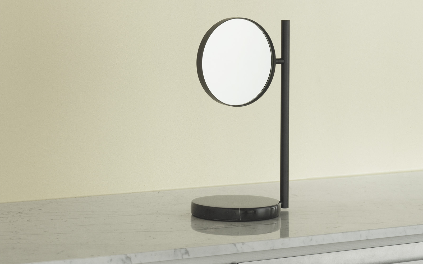 Pose mirror Black Normann Copenhagen