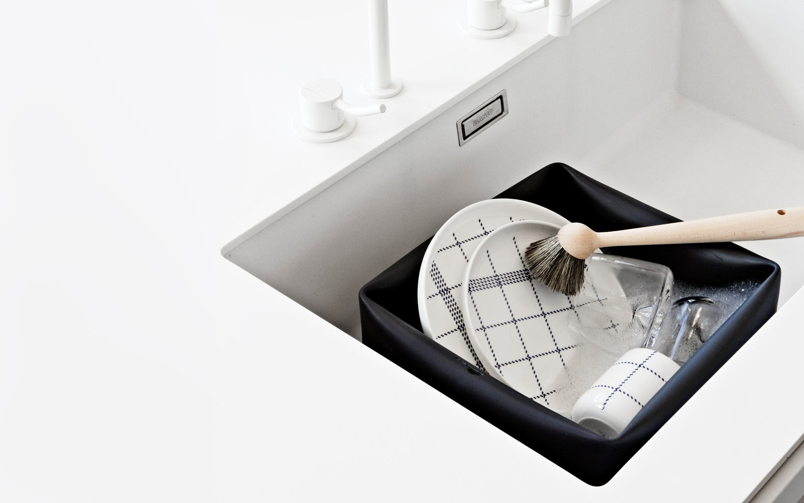 Washing up bowl black in zink