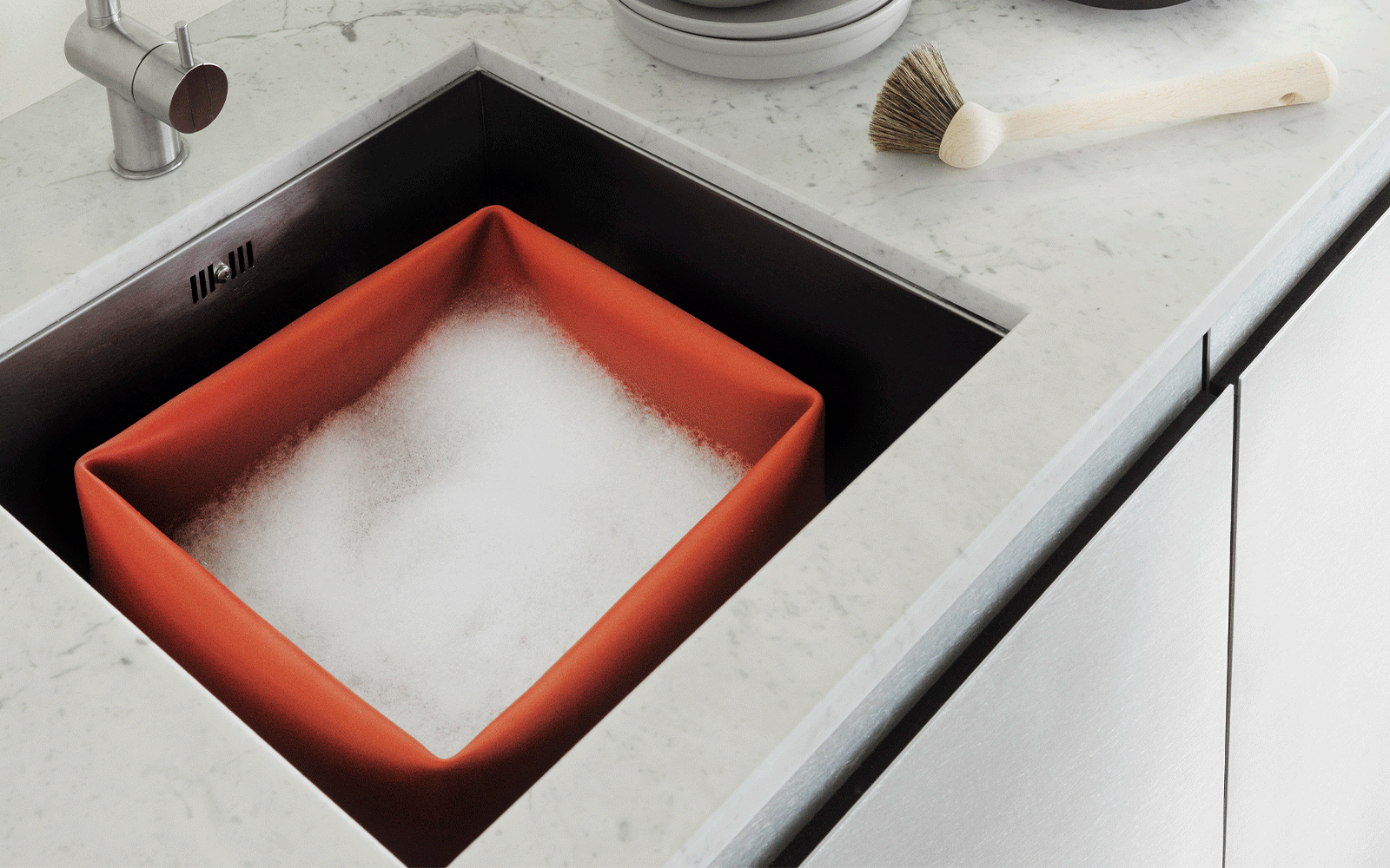 Washing up red Normann Copenhagen
